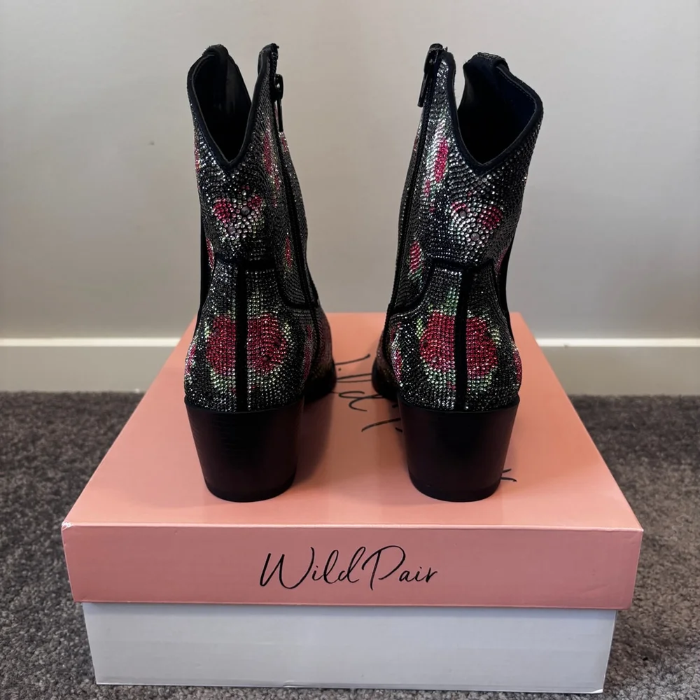 Wild Pair Size 7 Black Lacey Floral Crystal Bling Cowboy Boots / Booties NIB - Picture 10 of 13